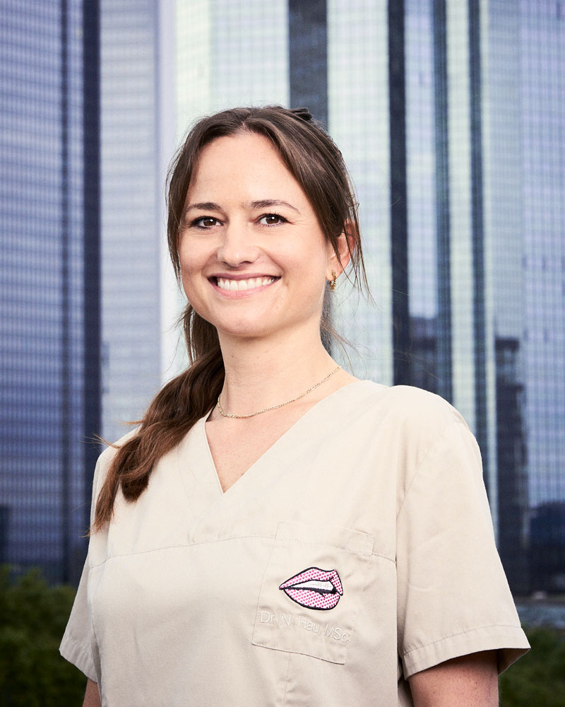 Nina Hau ist Zahnärztin in der Praxis von Dr. Mayer in Frankfurt