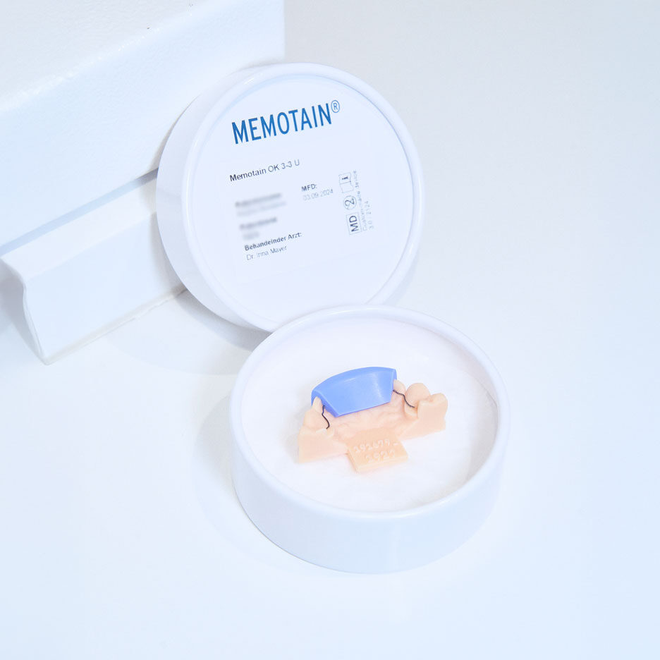 Memotain-Retainer-3 Memotain Retainer